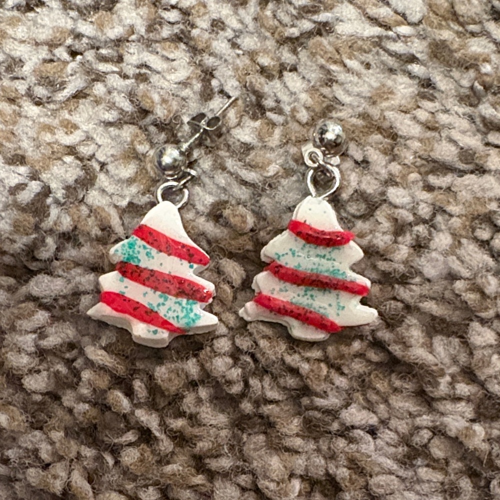 🌸3/$15🌸 Festive Little Debbie Christmas Tree Earrings